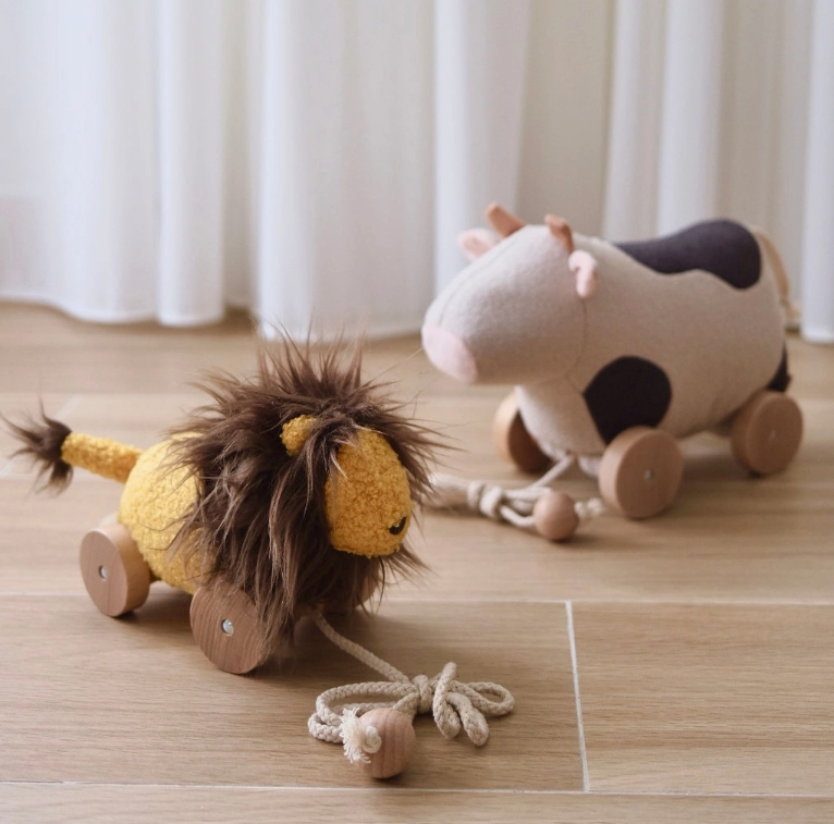Leo the Pull-Along Lion